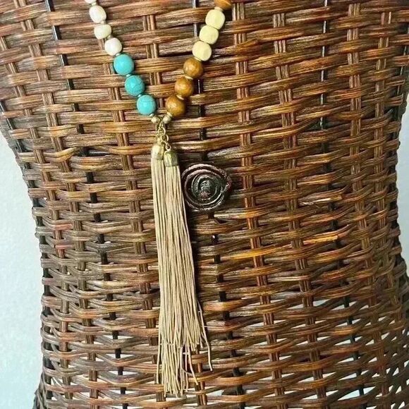 Long lariat style necklace with wood and acrylic stones - Picture 4 of 5